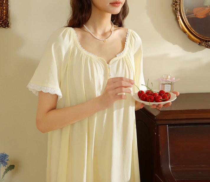 Short-sleeved long loose pajamas